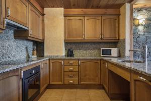Una cocina o zona de cocina en Apartaments Els Llacs