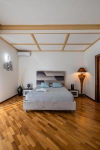 a large bedroom with a bed and wooden floors at I Barcaioli in Giardini Naxos