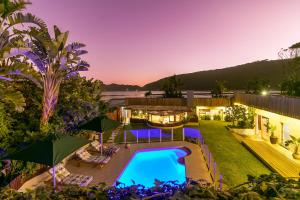 an overhead view of the backyard of a house with a swimming pool at In Toto Retreat - Garden Route in Sedgefield
