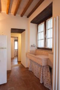 a kitchen with a sink and a refrigerator in a room at La casina di Bonucci in Monte Santa Maria Tiberina