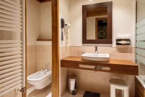 Un baño de Apartaments Els Llacs