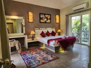 a bedroom with a large bed and a mirror at Beach 7 mins walk Luxury villa Diva in Calangute +58 photos