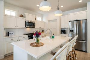 Η κουζίνα ή μικρή κουζίνα στο Surf or Ski #115