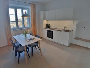 Kuchyňa alebo kuchynka v ubytovaní Maria Theresia Berghaus Apartments