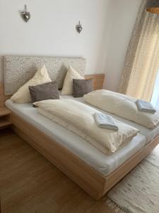 Ein Bett oder Betten in einem Zimmer der Unterkunft Seecamping & Pension Mentl