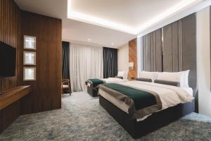 Postel nebo postele na pokoji v ubytování Bristol Hotel Podgorica