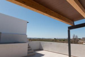 una vista desde el balcón de una casa en CASA ALKAPEPE 