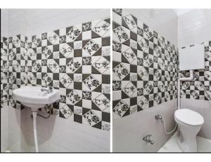 2 fotos de un baño con lavabo y aseo en Hotel Chandrajyoti, Deoghar, en Deoghar