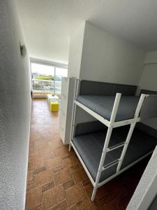 Posteľ alebo postele v izbe v ubytovaní Joli Studio Cabine - Port Camargue - Plage Sud