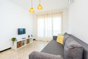 TV a/nebo společenská místnost v ubytování Empuriabrava Apartaments - nº 9