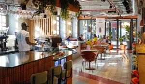 Restaurace v ubytování The Social Hub Madrid