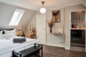 a bedroom with a large white bed and a window at Boutique Hotel am Markt in Melle