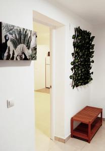 a room with a bench and a plant on the wall at Tarancon Suite Exclusivo in Tarancón