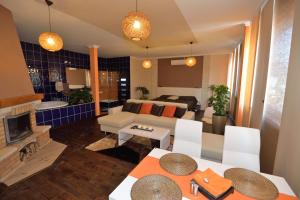 A kitchen or kitchenette at Angel's Apartment
