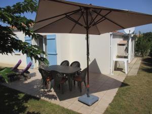 Fotografia z galérie ubytovania Maison Indépendante à Longeville-sur-Mer: 6 Pers, 3 Ch, Proche Plage et Village, Jardin Privé - FR-1-336-98 v destinácii Longeville-sur-Mer