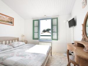 Кровать или кровати в номере Maison La Couarde-sur-Mer, 6 pièces, 6 personnes - FR-1-258-3