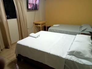 Postel nebo postele na pokoji v ubytování ROARI HOTEL