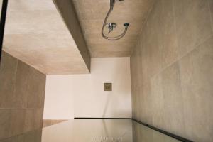 an empty hallway with a shower in the ceiling at Casa Ferretti apartment in Brindisi +25 photos