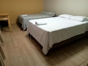 Postel nebo postele na pokoji v ubytování ROARI HOTEL