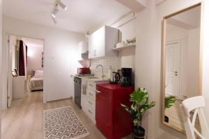 Kép Fully Renovated 2BR Flat in Prime Location at Moda szállásáról Isztambulban a galériában