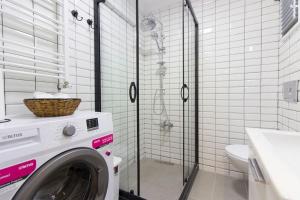 Kép Fully Renovated 2BR Flat in Prime Location at Moda szállásáról Isztambulban a galériában Még 10 kép