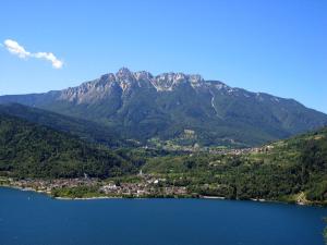 an aerial view of a lake with a mountain at Casa Vacanza Da Nonna Elena in Vattaro