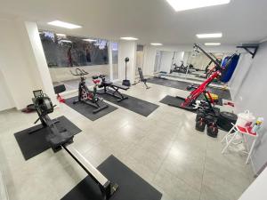 an overhead view of a gym with exercise equipment at Departamento en exclusiva zona residencial de Concepción in Concepción