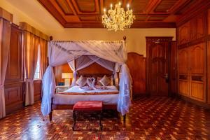 Postel nebo postele na pokoji v ubytování Muthu Sovereign Suites & Spa, Limuru Road, Nairobi
