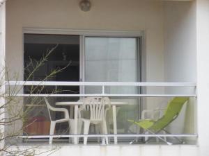 Balkón alebo terasa v ubytovaní Pavillon à 150m de la plage, 5 couchages - FR-1-336-37