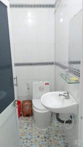 Ванная комната в Nhà nghỉ Ngọc Phượng Hòn Sơn