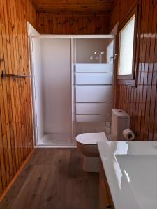 Kúpeľňa v ubytovaní Bungalow con piscina cerca de la playa de Torre del Mar Ideal familias