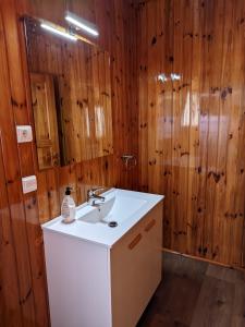 Kúpeľňa v ubytovaní Bungalow con piscina cerca de la playa de Torre del Mar Ideal familias