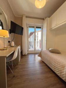 Telewizja i/lub zestaw kina domowego w obiekcie Hotel Regina
