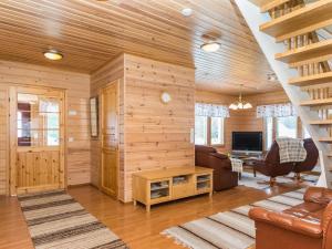 a living room with a staircase in a log cabin at Holiday Home Sanninpirtti by Interhome in Niskamäki