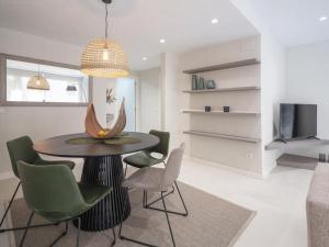 Μια τηλεόραση ή/και κέντρο ψυχαγωγίας στο Sitges Spaces Deluxe Comfort Flat-Monthly Rentals +12 φωτογραφίες