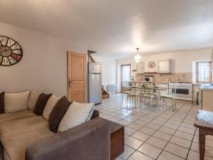 Η κουζίνα ή μικρή κουζίνα στο Holiday Home Migone de Sampolo by Interhome