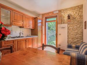 Køkken eller tekøkken på Apartment Fattoria Petraglia - Cedro by Interhome