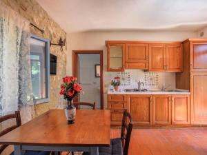 Η κουζίνα ή μικρή κουζίνα στο Apartment Fattoria Petraglia - Cedro by Interhome