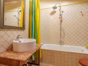 A bathroom at Holiday Home Can Xerret by Interhome
