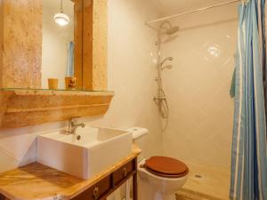 A bathroom at Holiday Home Can Xerret by Interhome