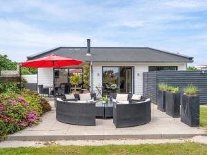 Zahrada ubytování Holiday Home Biorn - 70m from the sea by Interhome