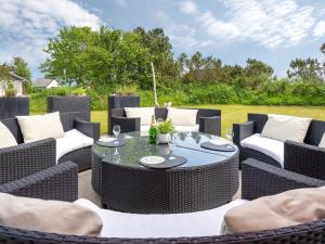 Zahrada ubytování Holiday Home Biorn - 70m from the sea by Interhome