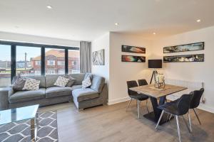 Ruang duduk di Host & Stay - Beach Pad +13 gambar