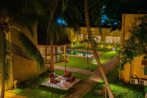 an aerial view of a house with a pool at night at Hotel la Coccinelle in Bamako