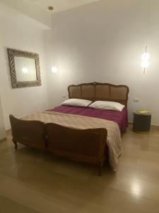 Un pat sau paturi într-o cameră la Duca apartment