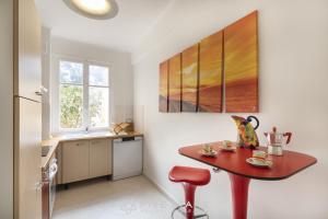 Kuchnia lub aneks kuchenny w obiekcie Suite Flora Five stars Holiday house