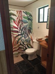 Ένα μπάνιο στο Cabañas MANA NUI INN