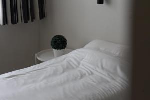 Uma cama ou camas num quarto em Hotel de la Bourse