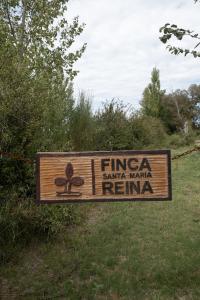 Una señal que dice "Firetera santa marina reina" en SANTA MARIA REINA en San Rafael