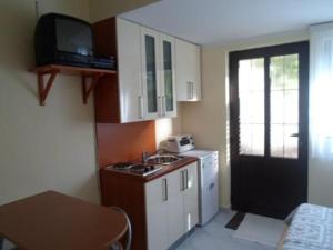 Fotografia z galérie ubytovania Studio apartment in Rogoznica with terrace, air conditioning, WiFi 5153-5 v Rogoznici